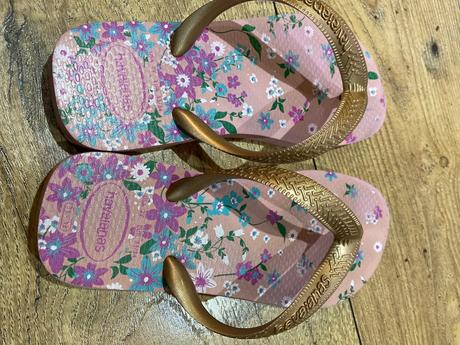 Dievcenske šľapky havaianas, 33