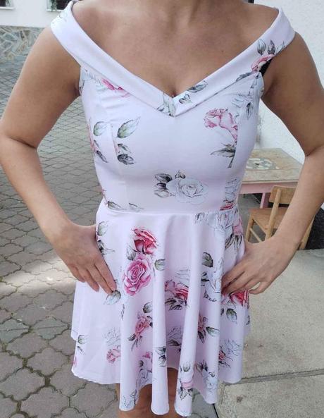 Nadherne kvetinkove saty, s