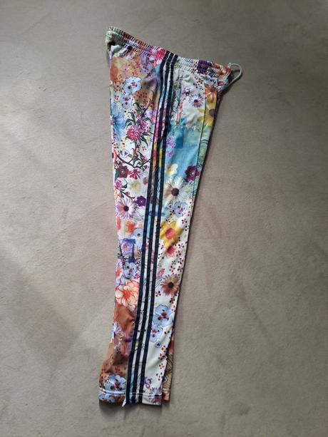 Kvetovane nohavice tepláky adidas, adidas,m