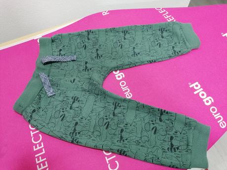 Predám chlapčenské tepláky, 92