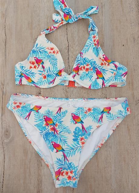 Bikiny s vtáčikmi, 40