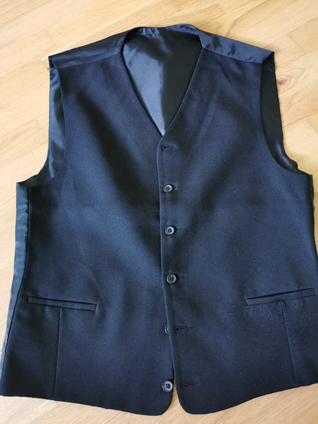 Čierny pánsky oblek s vestičkou, 46