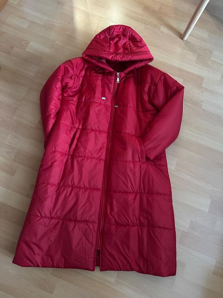 Červená zimná bunda, 42