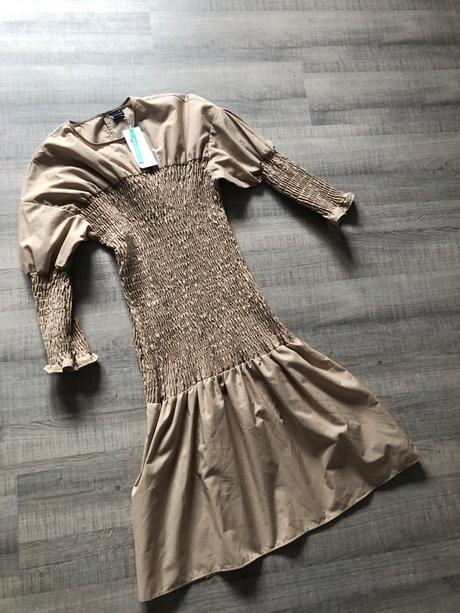 Riasené šaty ginatricot, 38