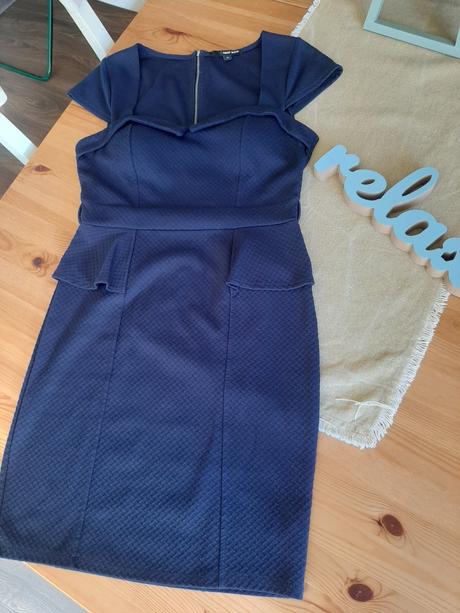 Tmavomodré hrubšie šaty, m