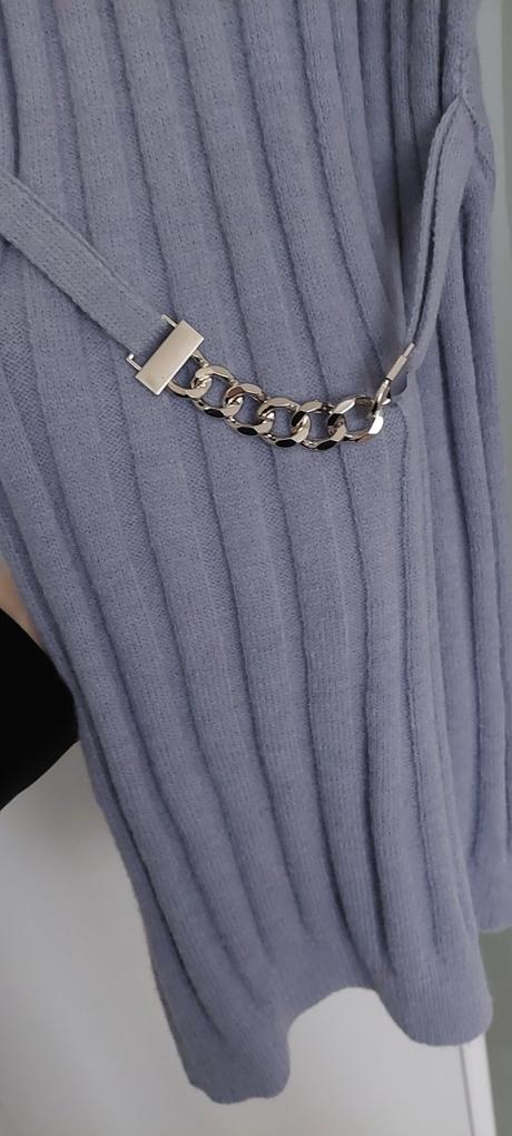 Úpletové mini šaty s volánikmi na rukávoch, m