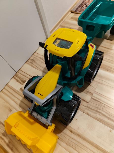 Detský traktor s vlečkou, 