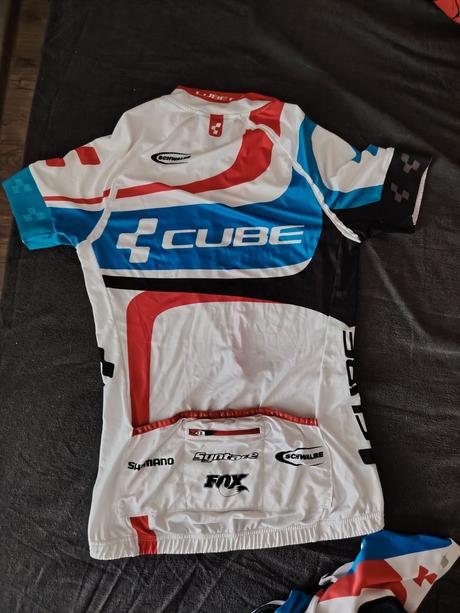 Cube cyklodres, m