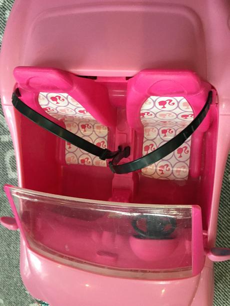 Babika barbie a auto,