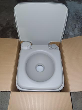 Prenosna toaleta 20l - nikdy nepouzita,