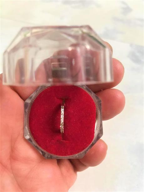 Zlaté náušnice so zirkónmi,