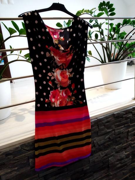 Predám dámske  elastické šaty, s