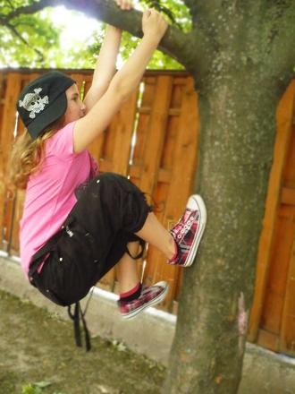 Šiltovka s lebkou, 140