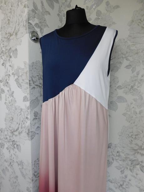 Velmi pekne šaty, 40