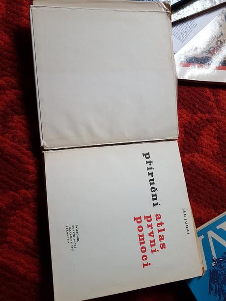 Kniha prirucni atlas prvni pomoci,