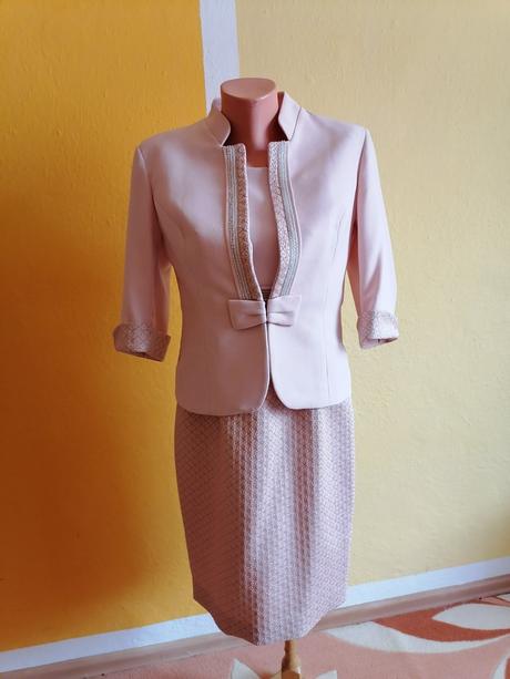 Šaty na slávnostné príležitosti, l