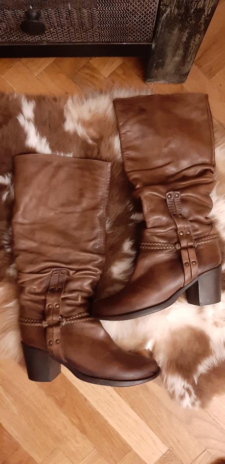 Kožené hnedé zaujíavé čižmy č.38 stáli 120e, 38