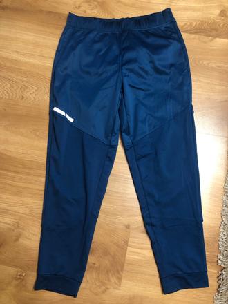 Sportove nohavice, 52