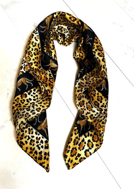 Šatka so zvieracím motívom, l