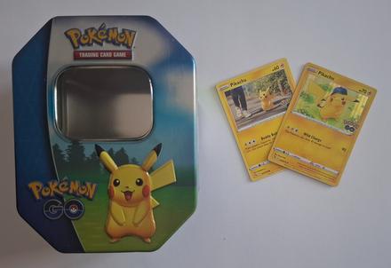 Pokémon go plechovka pikachu + karty, 