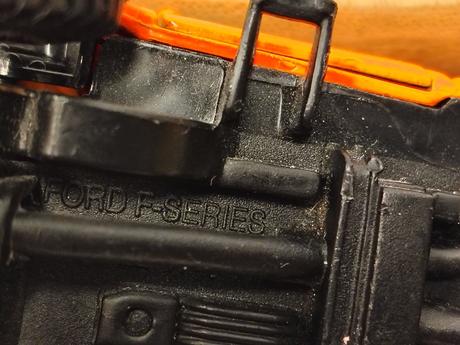 Zber retro model ford f-series 4x4 rebels, maisto,