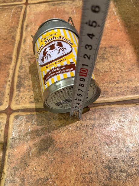 Plechová kovova pokladnička špornička, 