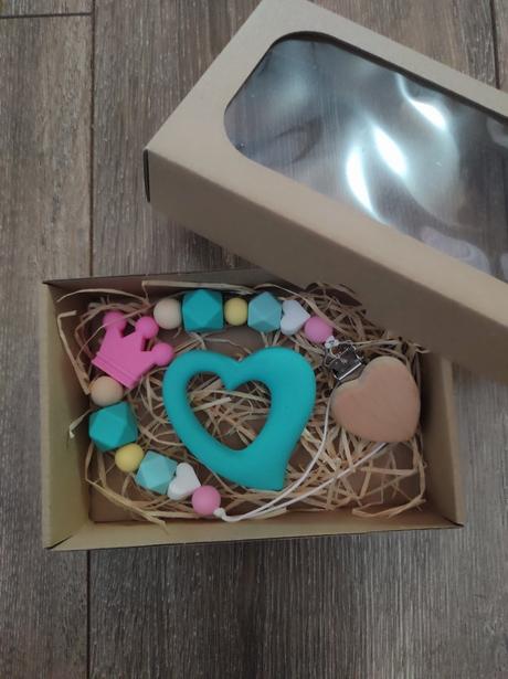 Retiazka na cumlik s hryzatkom v krabicke, 