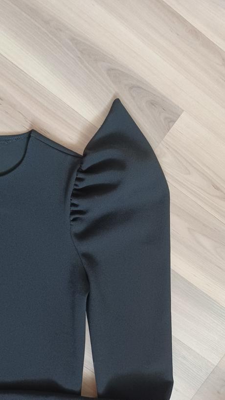 Top so zaujímavými ramenami, pull&bear,s