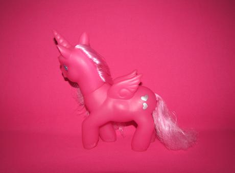 Veľký koník - jednorožec, 