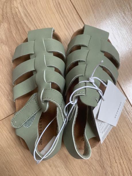 Sandale, reserved,25