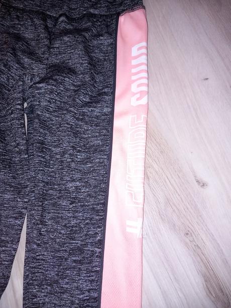 Športové legíny, 122