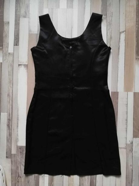 Dámske čierne šaty, m