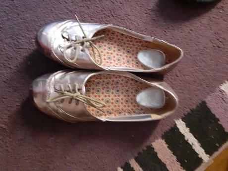 Zlatiste balerint, 37