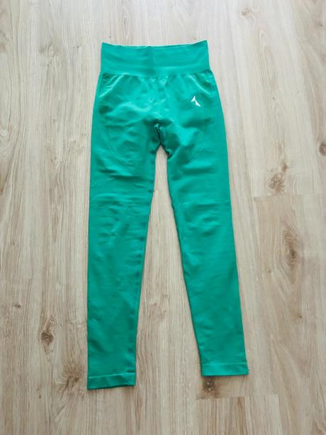 Skvelé bezšvové legíny značky carpatree,pc 61 eur, m