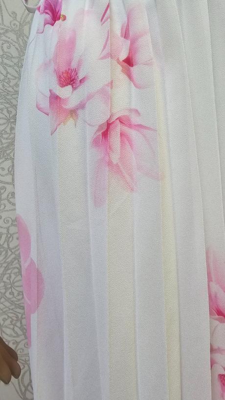 Šifónové šaty s kvetmi,