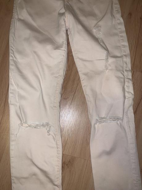 Potrhané rifle-vysoky pás 34/36, bershka,34