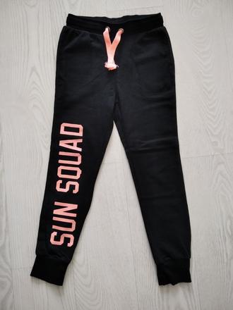 Čierne tepláky s nápisom, pepco,146