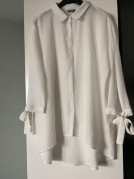 Zaujímavá blúzka, vzadu dlhšia, m