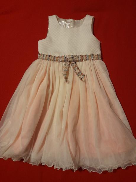 Spoločenské šaty, 104