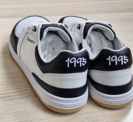 Wave - white & black 42 x348, be lenka,42