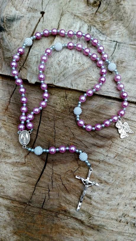 Ruženec s menom a datumom, 