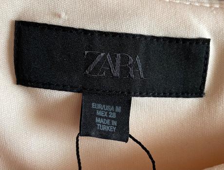 Elegantné volánové šaty, zara,m