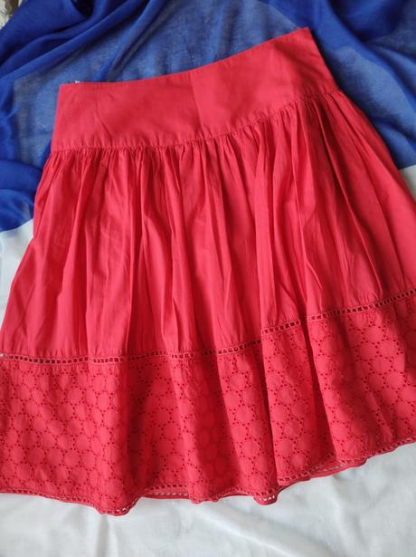 Červená sukňa s výšivkou, orsay,m