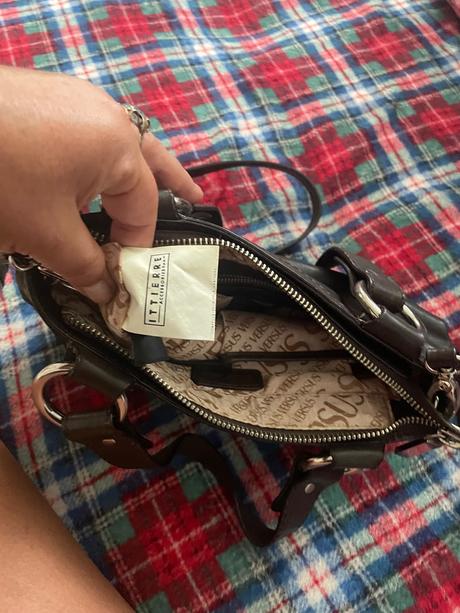 Versace versus kožená kabelka, versace