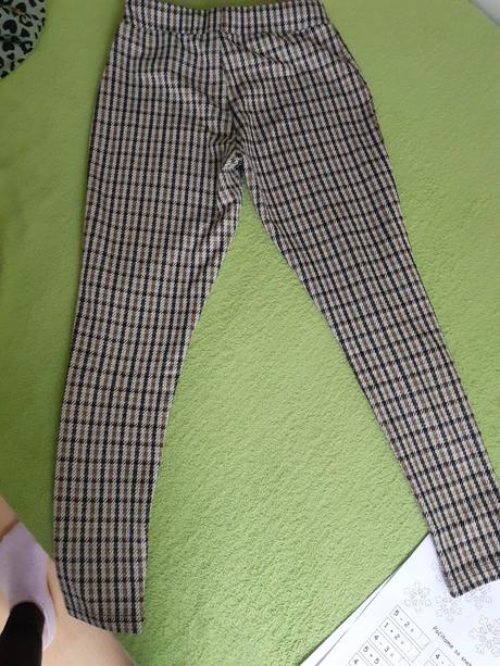 Dievcenské nohavice, 134