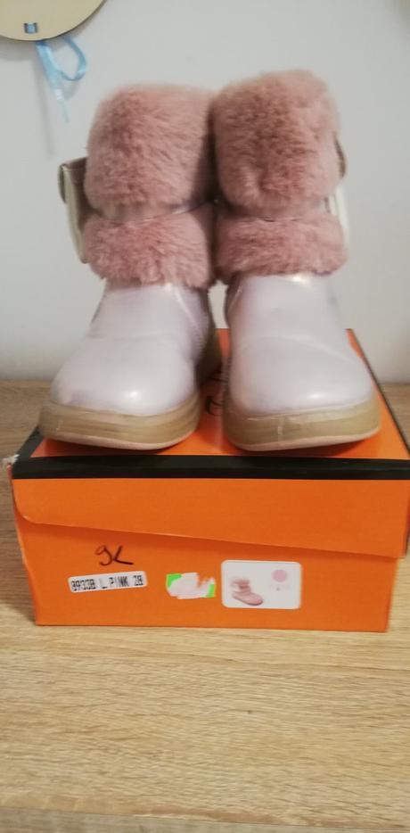 Blikajúce čižmy, 28