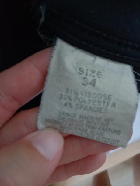 Čierne nohavice, 34