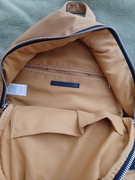 Dámsky ruksak, reserved