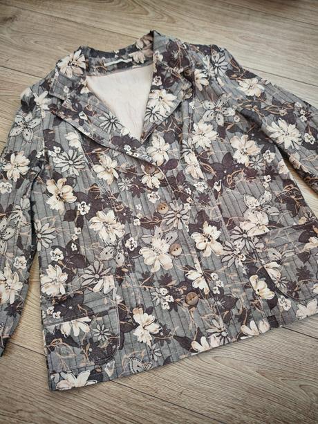 Pohodlný nohavicový kostým, 48