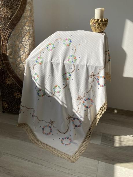 Krásny ľanový obrus s výšivkou krížikovou,, 